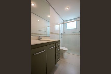 Casa de condomínio para alugar com 200m², 3 quartos e 3 vagasBanheiro