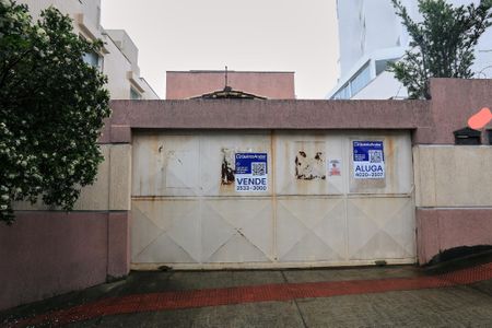 Apartamento para alugar com 47m², 3 quartos e 1 vaga Apartamento para alugar com 47m², 3 quartos e 1 vagaFachada