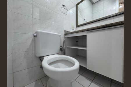 Casa de condomínio para alugar com 480m², 3 quartos e 2 vagasSuíte 1 - Banheiro