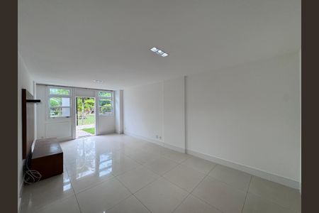 Sala de casa de condomínio para alugar com 3 quartos, 480m² em Recreio dos Bandeirantes, Rio de Janeiro