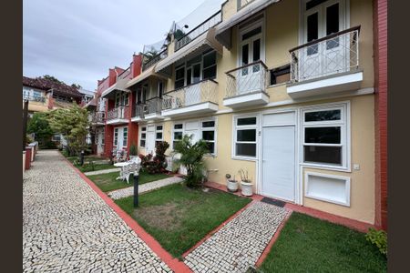 Casa de condomínio para alugar com 480m², 3 quartos e 2 vagasFachada