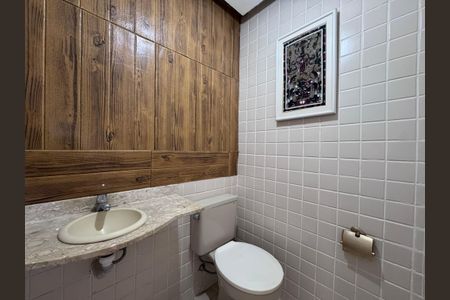 Casa de condomínio para alugar com 480m², 3 quartos e 2 vagasLavabo