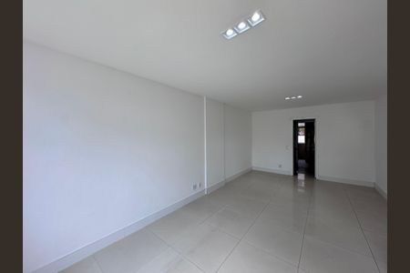 Casa de condomínio para alugar com 480m², 3 quartos e 2 vagasSala