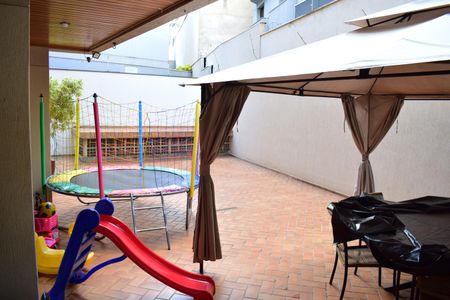 Apartamento para alugar com 340m², 3 quartos e 2 vagasQuintal