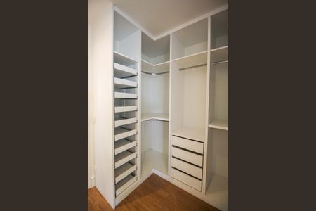 Apartamento à venda com 133m², 3 quartos e 3 vagasCloset da suíte 2