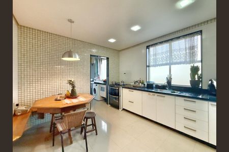 Apartamento à venda com 300m², 4 quartos e 3 vagas