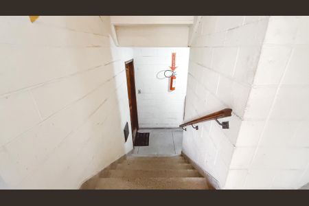 Apartamento à venda com 62m², 2 quartos e sem vagaEscada