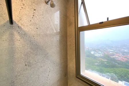 Apartamento à venda com 240m², 4 quartos e 5 vagasBanheiro da Suíte 2