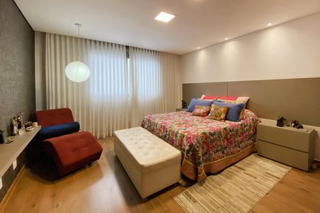 Apartamento à venda com 240m², 4 quartos e 5 vagasSuite 1