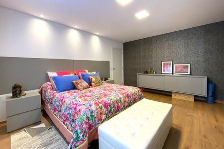 Apartamento à venda com 240m², 4 quartos e 5 vagasSuite 1