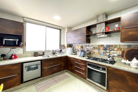 Apartamento à venda com 240m², 4 quartos e 5 vagasCozinha