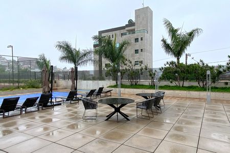 Apartamento à venda com 240m², 4 quartos e 5 vagasÁrea comum - Piscina