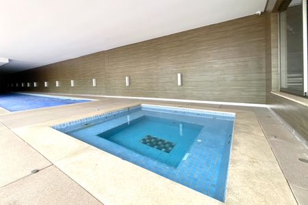 Apartamento à venda com 240m², 4 quartos e 5 vagasÁrea comum - Piscina Coberta
