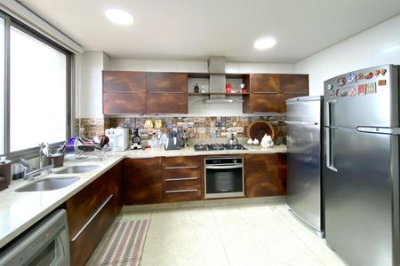 Apartamento à venda com 240m², 4 quartos e 5 vagasCozinha