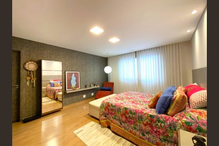 Apartamento à venda com 240m², 4 quartos e 5 vagasSuite 1