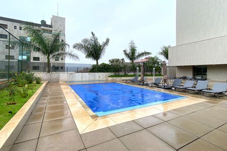 Apartamento à venda com 240m², 4 quartos e 5 vagasÁrea comum - Piscina