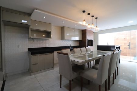 Casa de condomínio para alugar com 140m², 4 quartos e 2 vagasCozinha