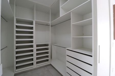 Casa de condomínio para alugar com 140m², 4 quartos e 2 vagasQuarto 4 - Suíte - Closet