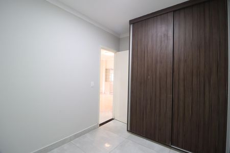 Quarto 2 de casa de condomínio para alugar com 4 quartos, 140m² em Aclimação, Uberlândia