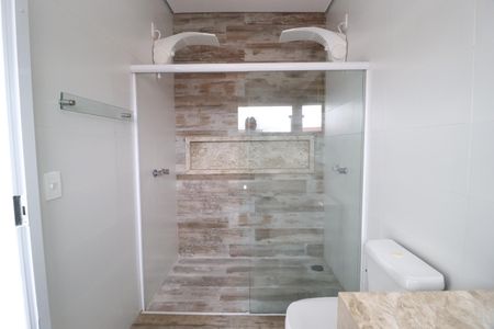 Casa de condomínio para alugar com 140m², 4 quartos e 2 vagasBanheiro do Quarto 4