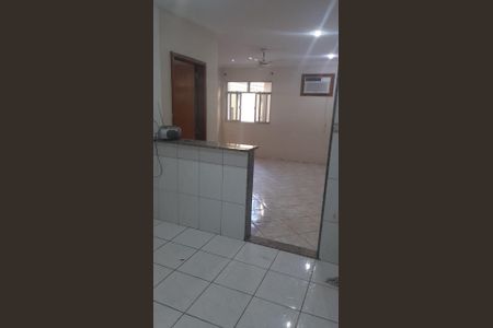 Sala de casa para alugar com 2 quartos, 70m² em Bento Ribeiro, Rio de Janeiro