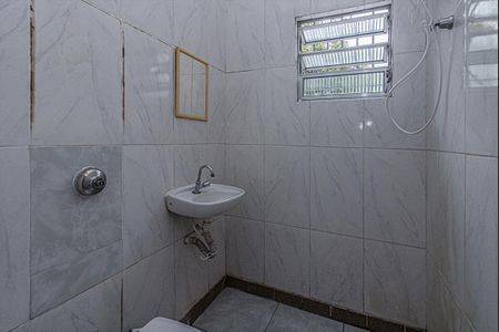 banheiro social_1 de casa para alugar com 1 quarto, 250m² em Vila Santa Teresa (zona Sul), São Paulo