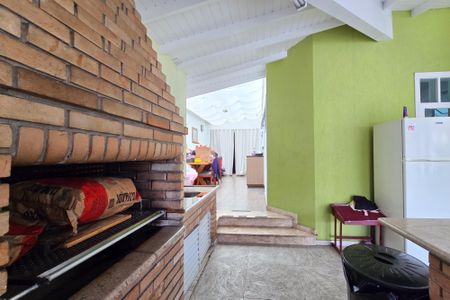 Casa à venda com 300m², 4 quartos e 4 vagas Casa à venda com 300m², 4 quartos e 4 vagasÁrea - Churrasqueira