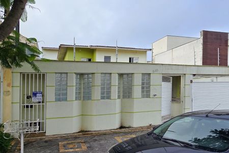 Casa à venda com 300m², 4 quartos e 4 vagas Casa à venda com 300m², 4 quartos e 4 vagasFachada