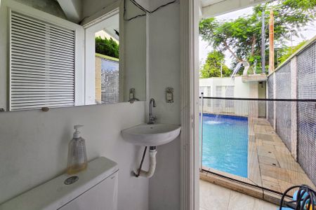 Casa à venda com 300m², 4 quartos e 4 vagas Casa à venda com 300m², 4 quartos e 4 vagasBanheiro Social 2