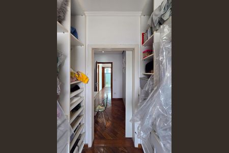 Casa à venda com 300m², 4 quartos e 4 vagas Casa à venda com 300m², 4 quartos e 4 vagasCloset - Suíte 1