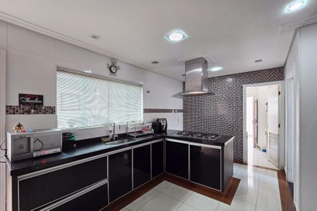 Casa à venda com 300m², 4 quartos e 4 vagas Casa à venda com 300m², 4 quartos e 4 vagasCozinha