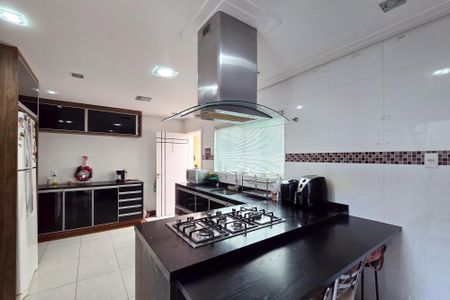 Casa à venda com 300m², 4 quartos e 4 vagas Casa à venda com 300m², 4 quartos e 4 vagasCozinha