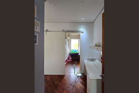 Casa à venda com 300m², 4 quartos e 4 vagas Casa à venda com 300m², 4 quartos e 4 vagasCloset - Suíte 1