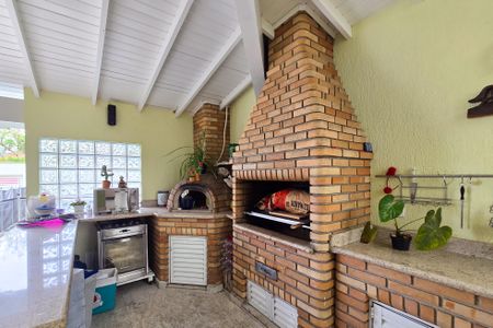 Casa à venda com 300m², 4 quartos e 4 vagas Casa à venda com 300m², 4 quartos e 4 vagasÁrea - Churrasqueira