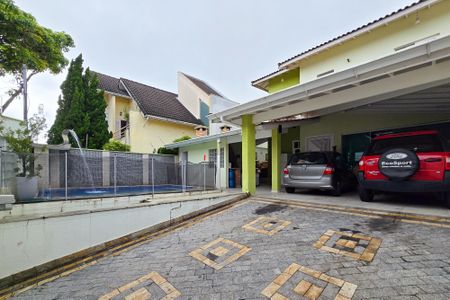 Casa à venda com 300m², 4 quartos e 4 vagas Casa à venda com 300m², 4 quartos e 4 vagasGaragem