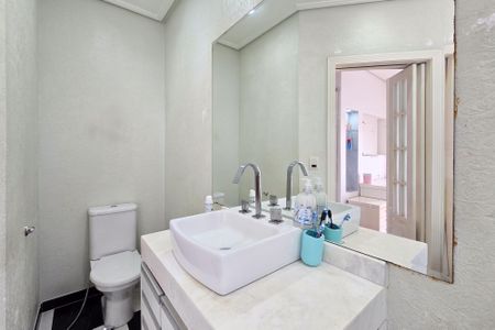 Casa à venda com 300m², 4 quartos e 4 vagas Casa à venda com 300m², 4 quartos e 4 vagasBanheiro - Suíte 1