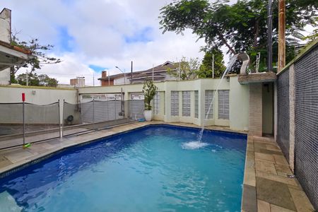 Casa à venda com 300m², 4 quartos e 4 vagas Casa à venda com 300m², 4 quartos e 4 vagasÁrea - Piscina