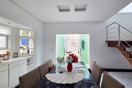 Casa à venda com 300m², 4 quartos e 4 vagas Casa à venda com 300m², 4 quartos e 4 vagasSala de Jantar