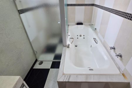 Casa à venda com 300m², 4 quartos e 4 vagas Casa à venda com 300m², 4 quartos e 4 vagasBanheiro - Suíte 1