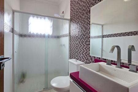 Casa à venda com 300m², 4 quartos e 4 vagas Casa à venda com 300m², 4 quartos e 4 vagasBanheiro Social 1