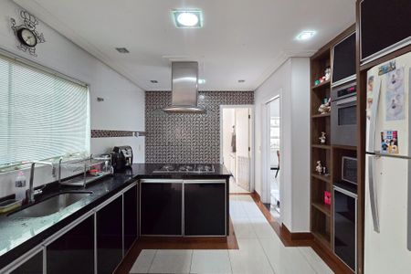 Casa à venda com 300m², 4 quartos e 4 vagas Casa à venda com 300m², 4 quartos e 4 vagasCozinha