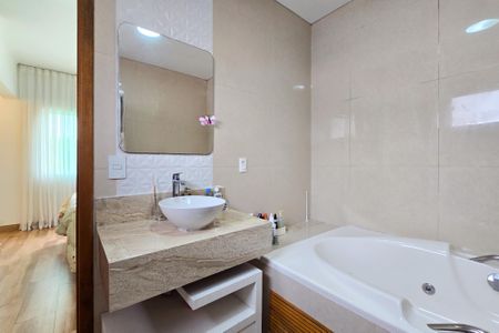 Casa à venda com 300m², 4 quartos e 4 vagas Casa à venda com 300m², 4 quartos e 4 vagasBanheiro - Suíte 3