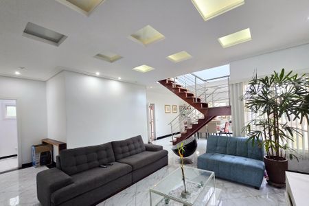 Casa à venda com 300m², 4 quartos e 4 vagas Casa à venda com 300m², 4 quartos e 4 vagasSala