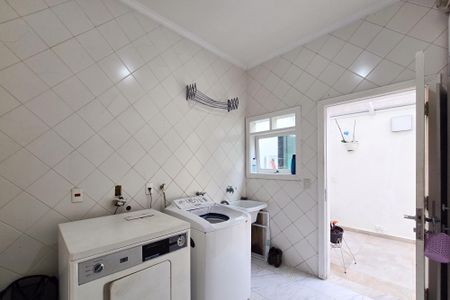 Casa à venda com 300m², 4 quartos e 4 vagas Casa à venda com 300m², 4 quartos e 4 vagasÁrea de Serviço