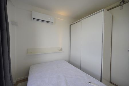 Quarto completo de apartamento para alugar com 1 quarto, 30m² em Itacorubi, Florianópolis