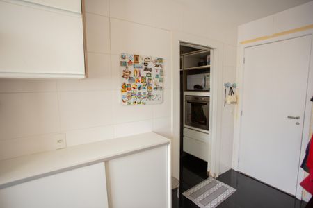 Apartamento à venda com 204m², 3 quartos e 3 vagas Apartamento à venda com 204m², 3 quartos e 3 vagasÁREA DE SERVIÇO