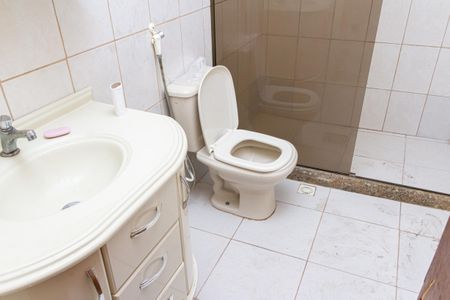 Casa para alugar com 130m², 3 quartos e 2 vagas Casa para alugar com 130m², 3 quartos e 2 vagasBanheiro