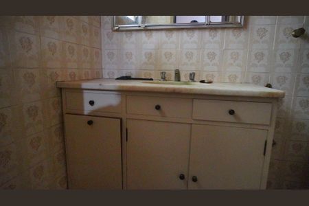 Casa à venda com 858m², 4 quartos e 3 vagas Casa à venda com 858m², 4 quartos e 3 vagasBanheiro embutido no quarto