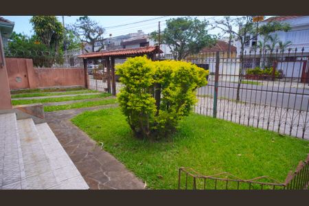 Casa à venda com 858m², 4 quartos e 3 vagas Casa à venda com 858m², 4 quartos e 3 vagasEntrada casa