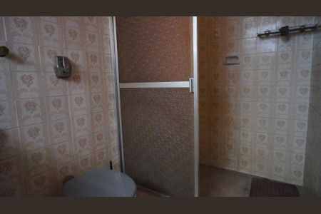 Casa à venda com 858m², 4 quartos e 3 vagas Casa à venda com 858m², 4 quartos e 3 vagasBanheiro embutido no quarto